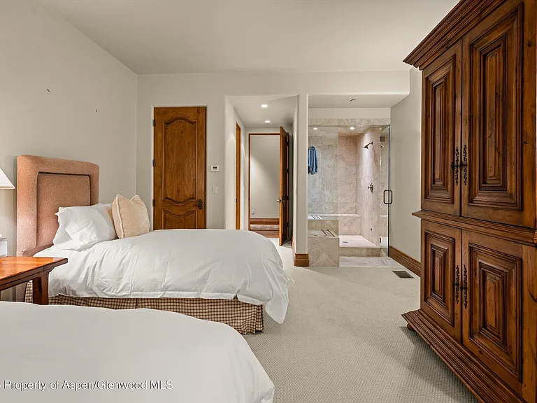 691 Pfister Dr — Photo 57