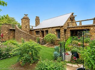 18 S Spruce St, Paris, AR 72855