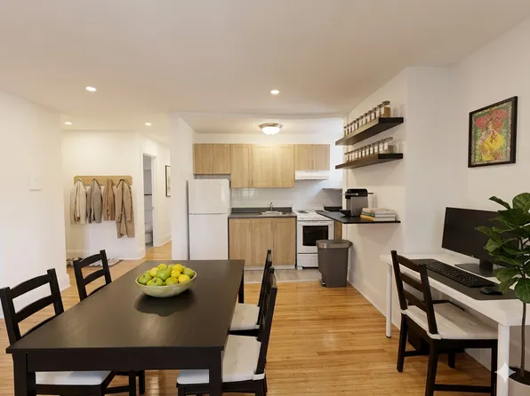 15 Hubbard Blvd #21, Toronto, ON M4E 1A2