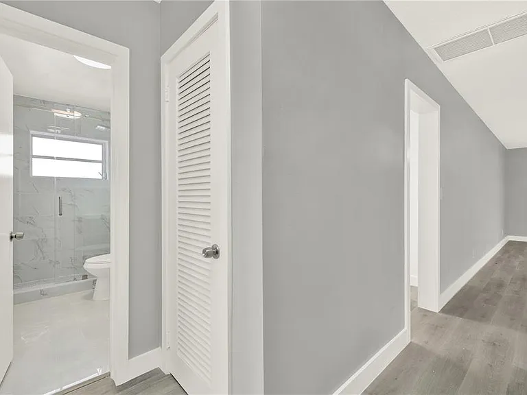 2864 NE 32nd St #7 — Photo 18