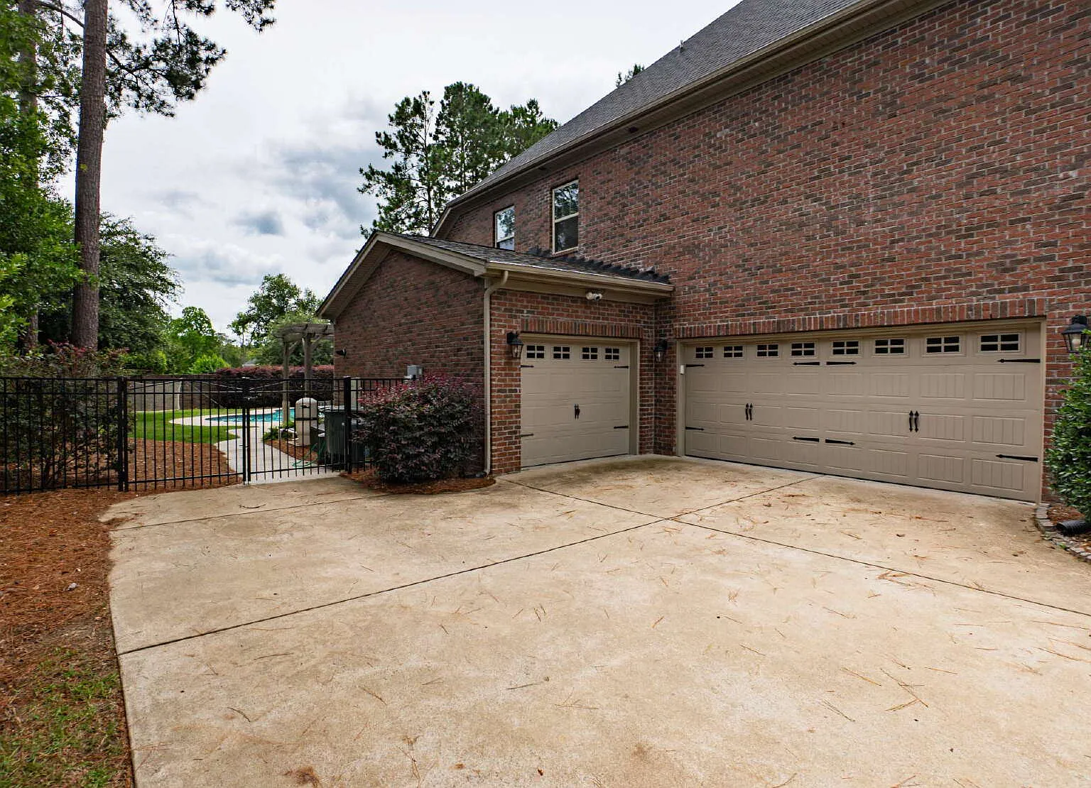 5 bed, 3.5 bath, 4520 sqft, $3,600 — Photo 4