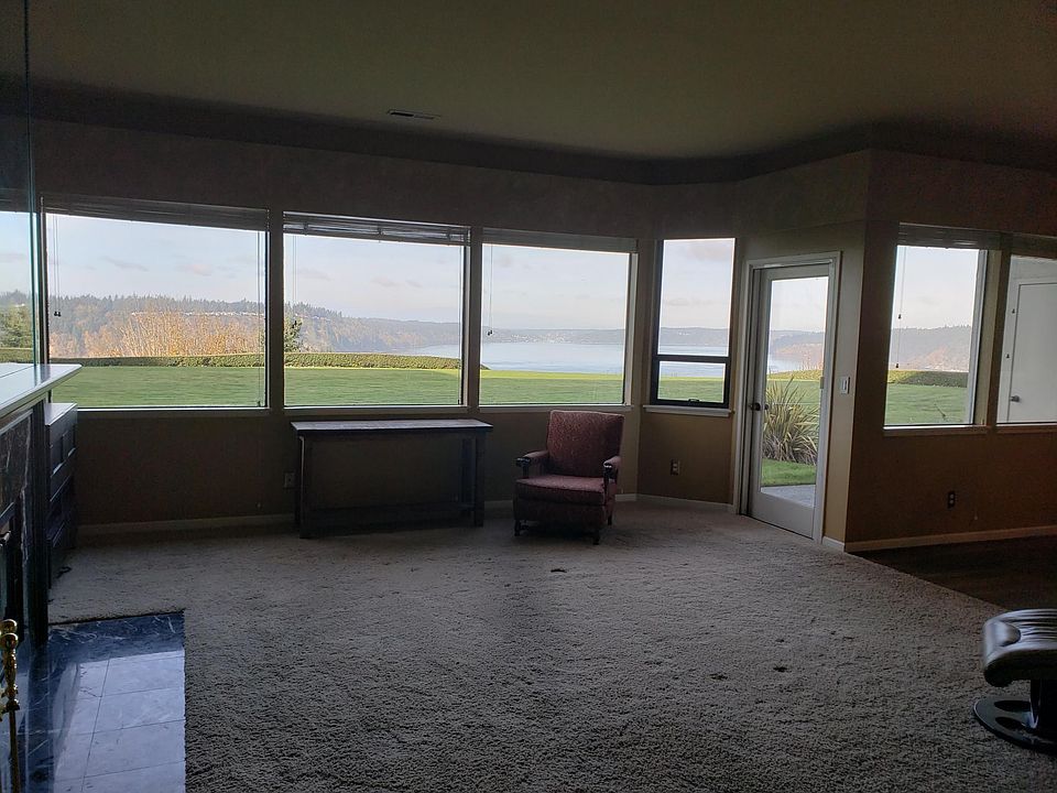 Living area with breathtaking views!