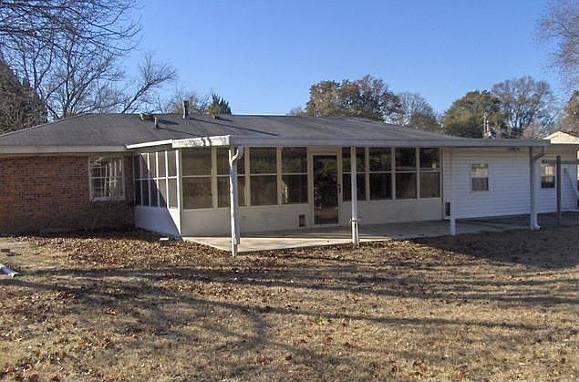 2nd image of 209 Lori Ln