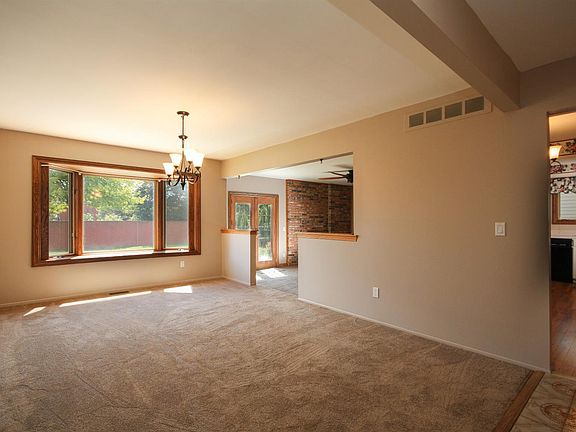 4th image of 44331 Harsdale Dr