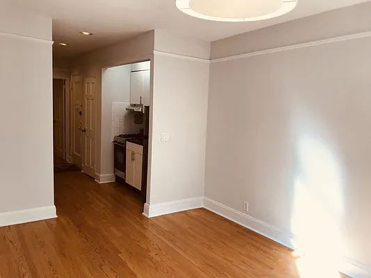 Rented by Metropolis Real Estate of Manhattan | media 41