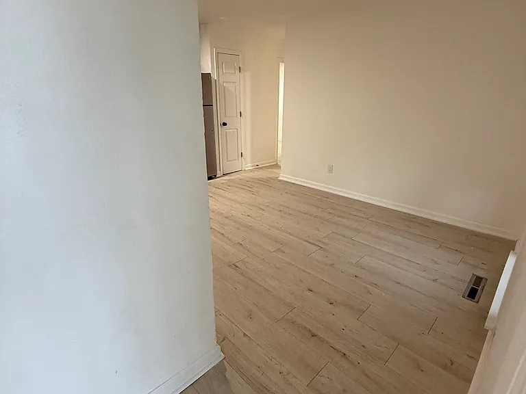 7001 W Newell St — Photo 3