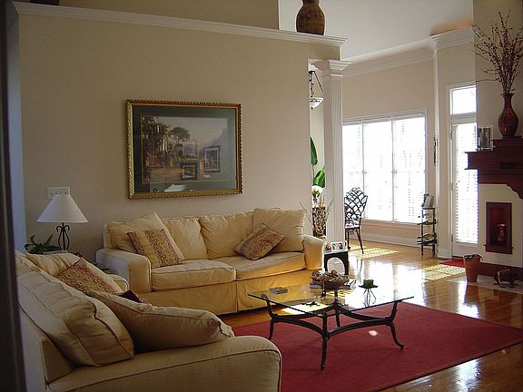 4th image of 135 Westchester Ct