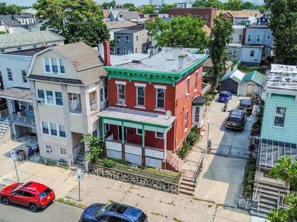 206 Danforth Avenue image 1 of 3