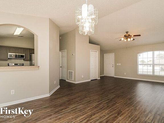 3rd image of 2849 W Elston Dr
