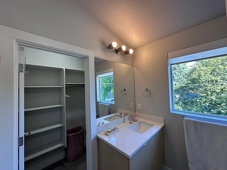 5991 N Michigan Ave — Photo 29
