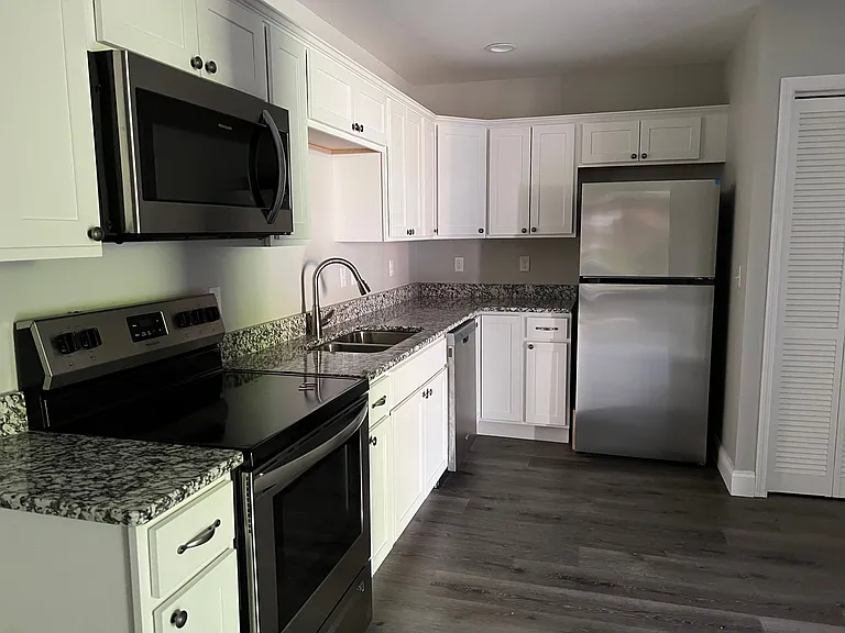 904 Campbell St — Photo 5