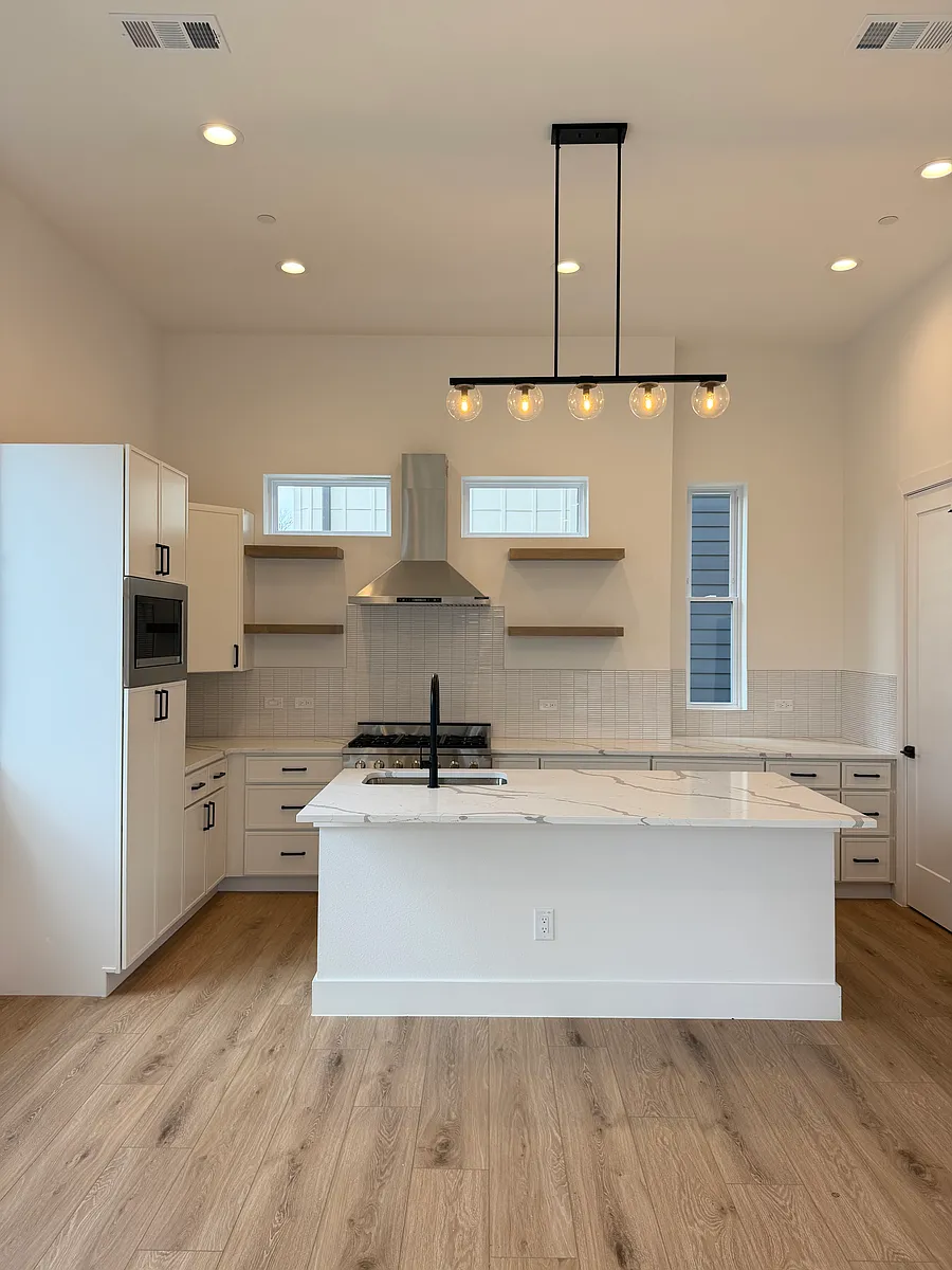 Building Photo - 2203 Hondo Ave #203
