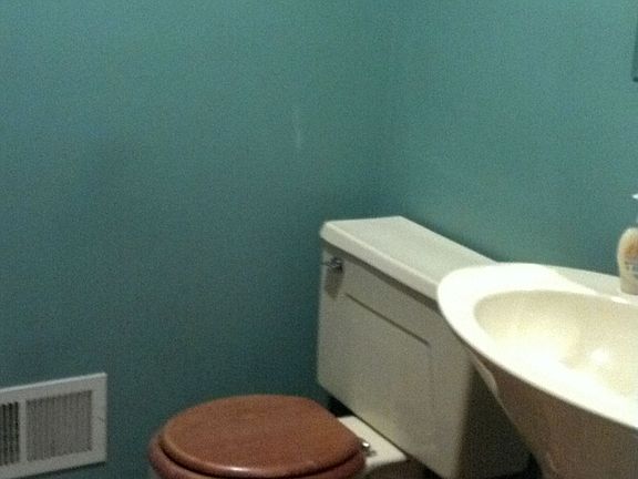 4th image of 72 Brainard Ave