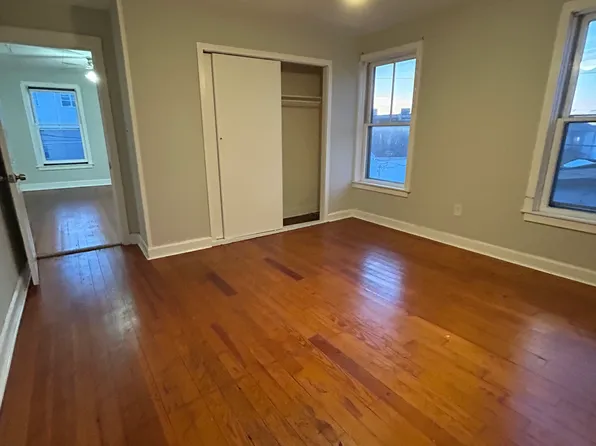 276 4th St Fall River, MA Two Units Available: Room for $600 & 1 Bedroom for $1,250!, 276 4th St #132bf98b7, Fall River, MA 02721