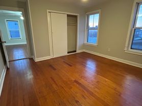276 4th St Fall River, MA Two Units Available: Room for $600 & 1 Bedroom for $1,250!