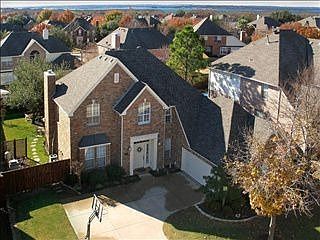 2nd image of 2825 Lake Crest Dr