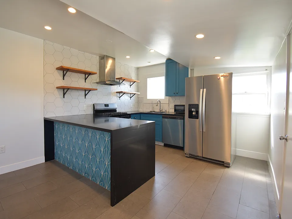 1409 W 25th St
