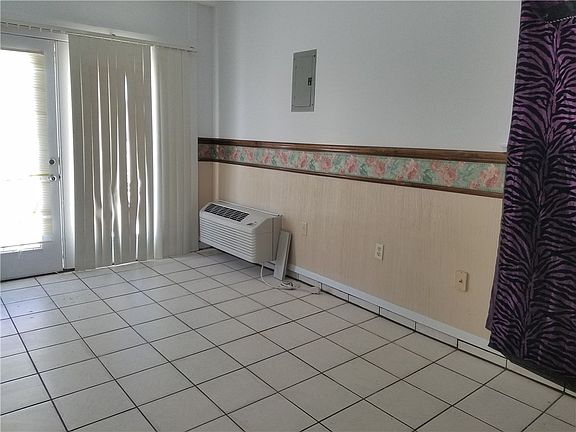 4th image of 3008 Beachcomber Dr