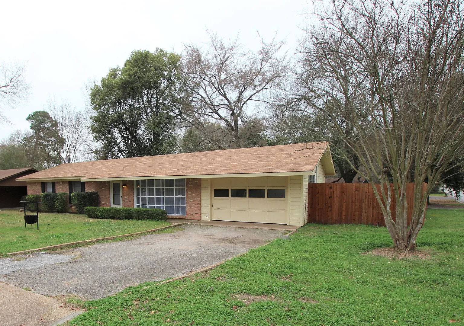 Coming Soon! Beautiful 3 Bedroom, 2 Bathroom Home in Tyler! — Photo 2