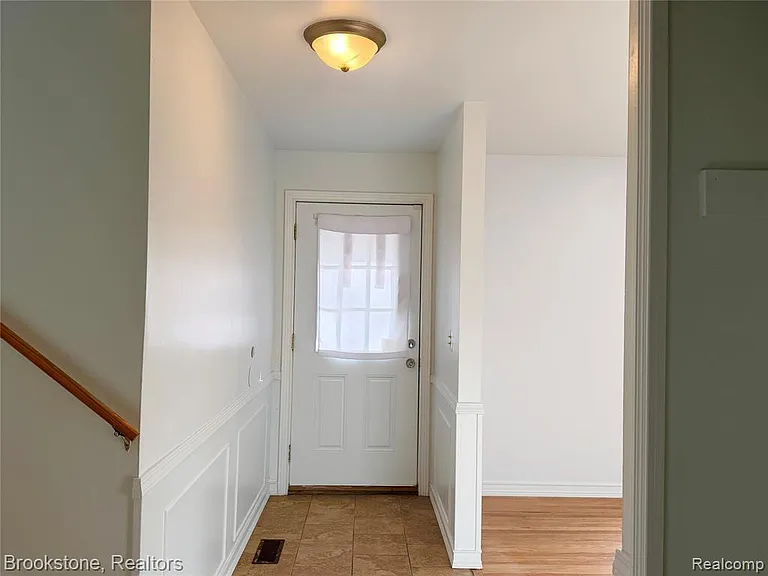 8912 Ardel Dr — Photo 3
