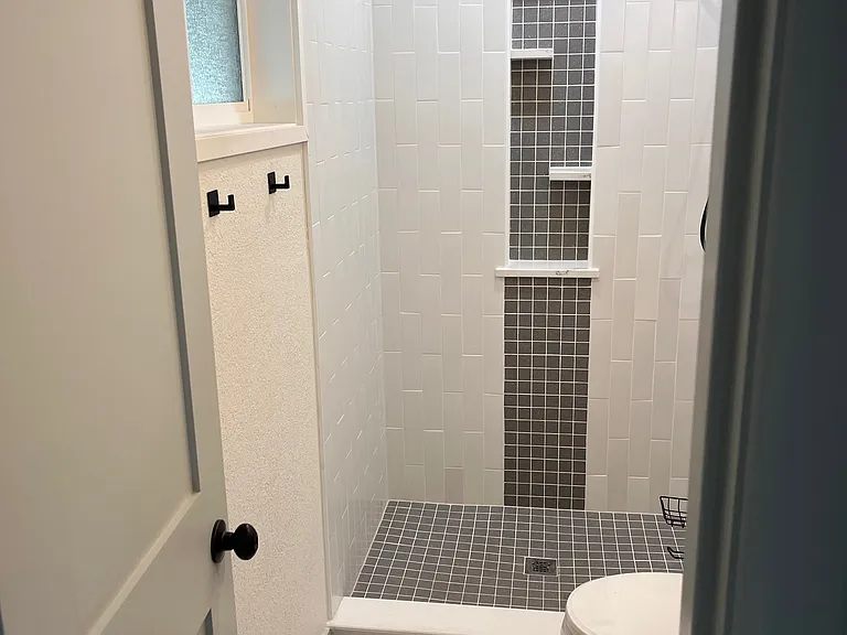 1071 S Holly St — Photo 15