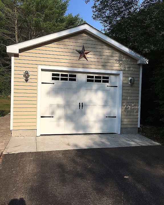2nd image of 486 Winter St