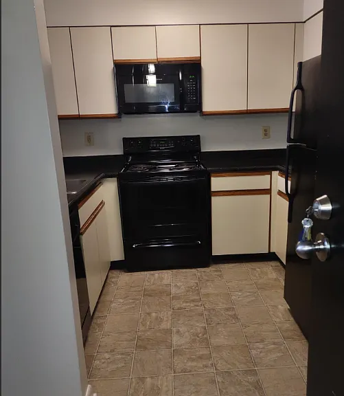 Marlboro Classic Apt & Redwood Square — Photo 84