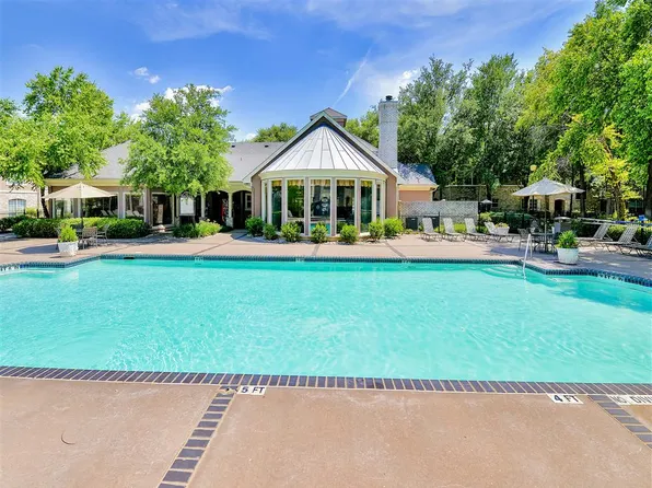 Bentley Place Apartments