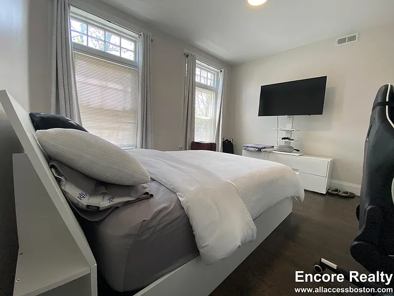 7-9 Strathmore Rd #3 — Photo 6