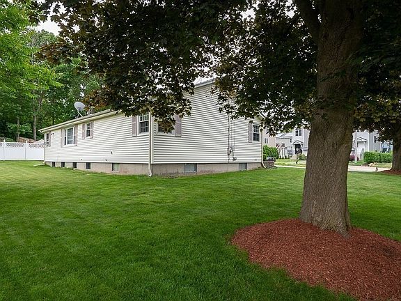 4th image of 83 Middlesex Ave