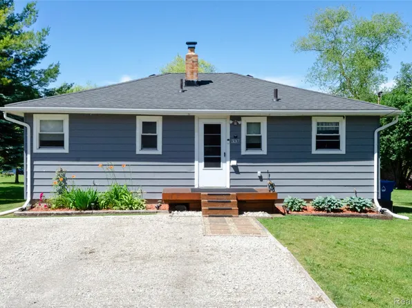 337 Lansing Dr, Waterford, MI 48328