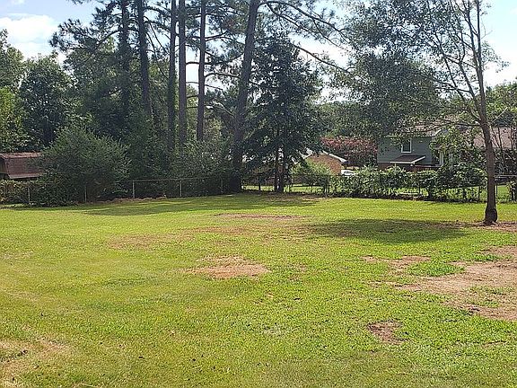 5th image of 620 Heathwood Dr