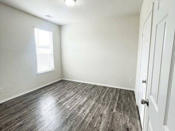 4th image of 2444 Bermont Red Ln