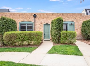 278 Hutchins Ct, Woodstock, IL 60098