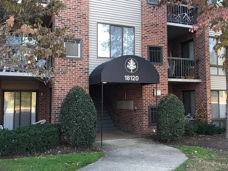 18120 Chalet Dr #11-203 — Photo 1