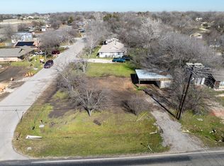 720 W 1st St, Justin, TX 76247