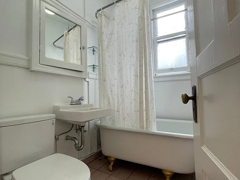 2210 Taylor St #B — Photo 8