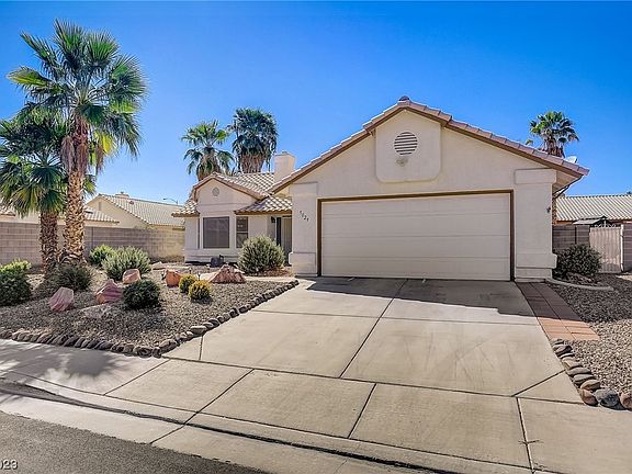 3rd image of 5029 Lark Canyon Ct