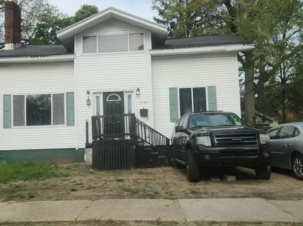 1925 Hoyt St, Muskegon, MI 49442