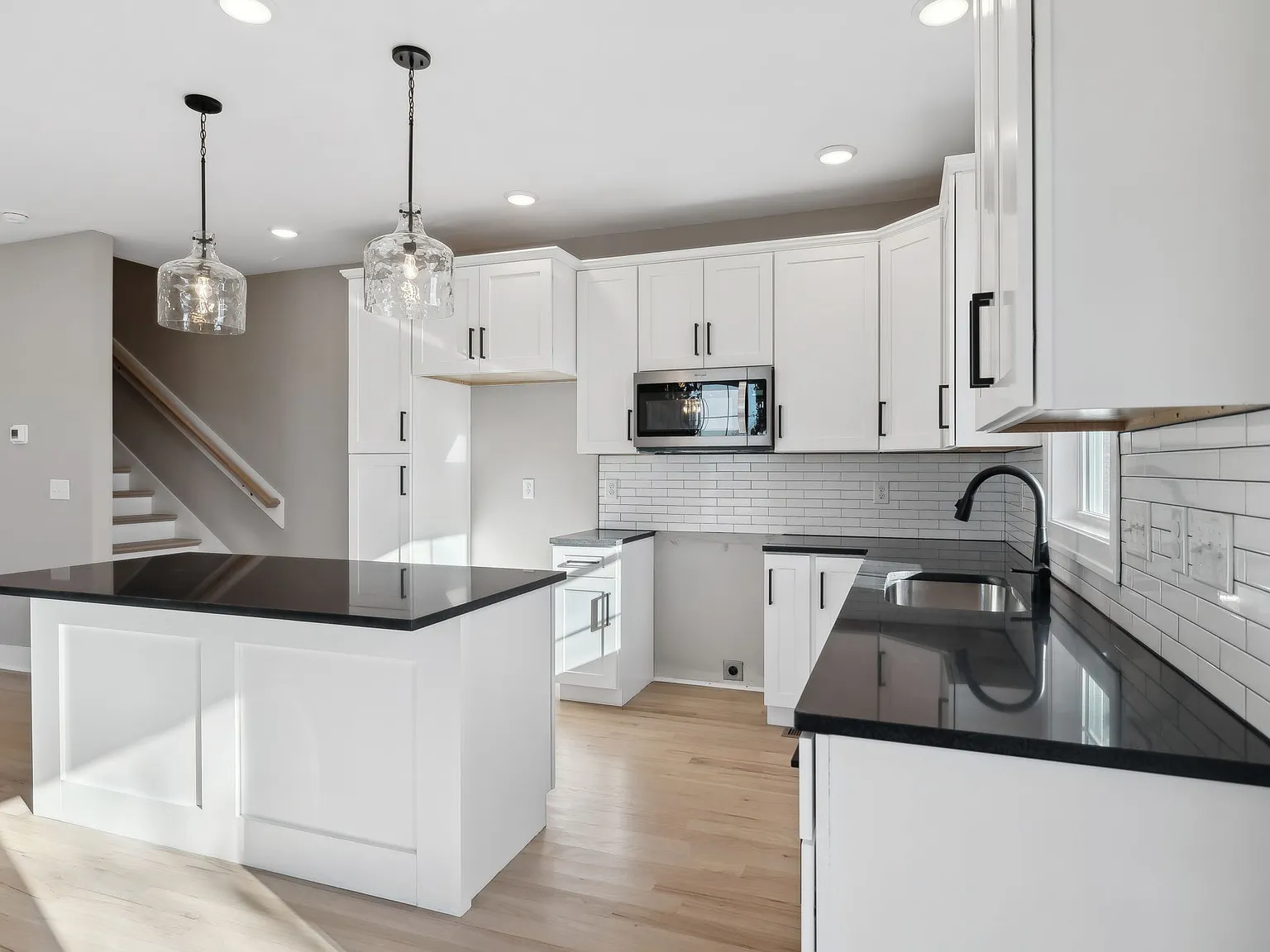3 bed, 1742 sqft, $2,500 — Photo 3