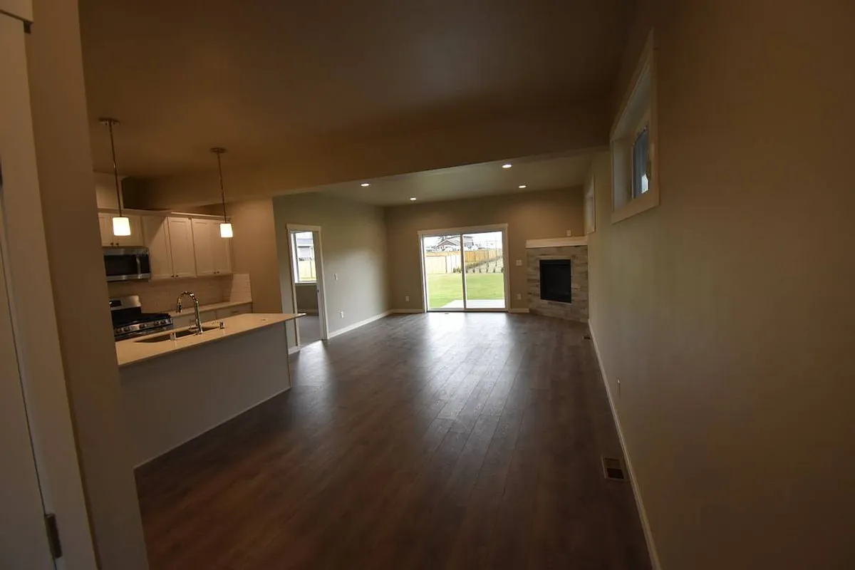 Building Photo - 6902 Red Ridge Dr #B