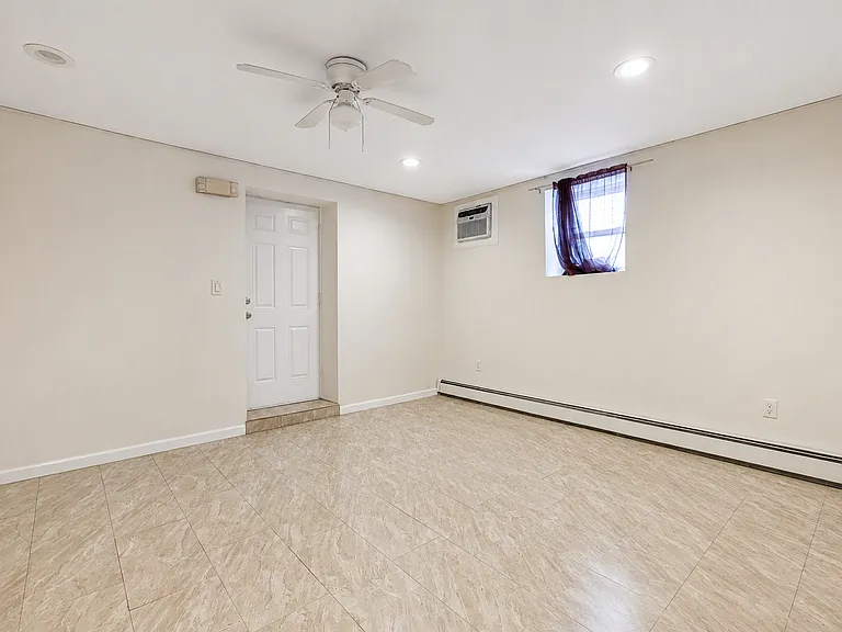 698 Fairview Ave — Photo 9