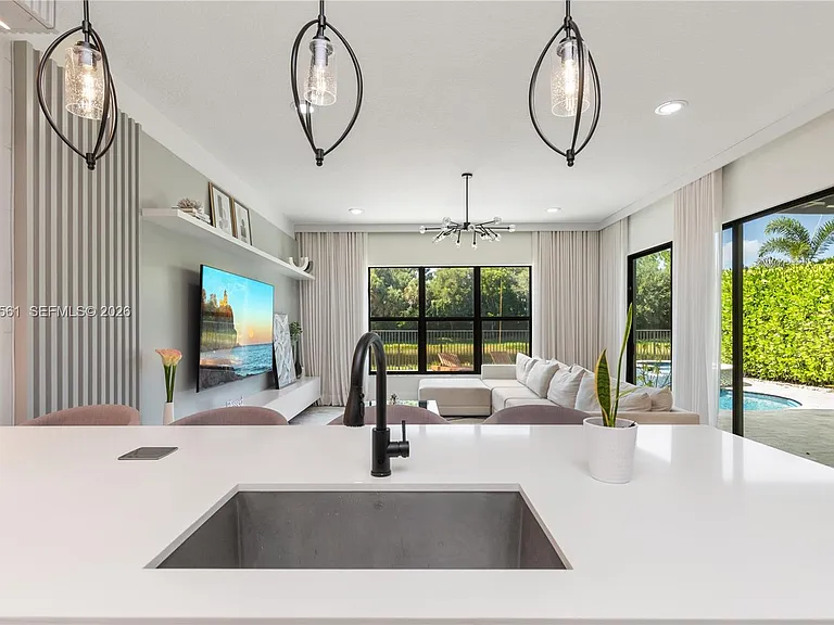 9529 Eden Roc Ct — Photo 17