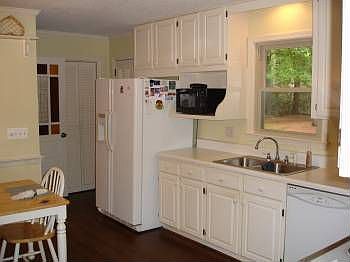 3rd image of 411 Beechwood Dr