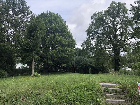 4th image of 1014 Christie Ave