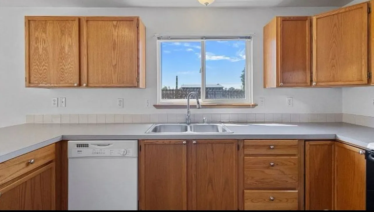 515 Alexander St — Photo 3