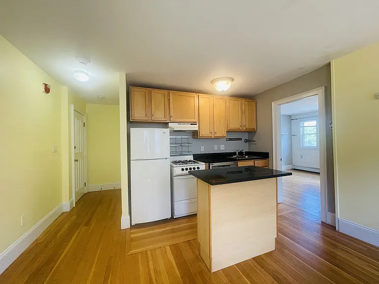 140 Huron Ave #12 — Photo 1
