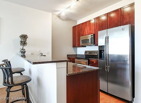 4th image of 1235 S Prairie Ave APT 1306