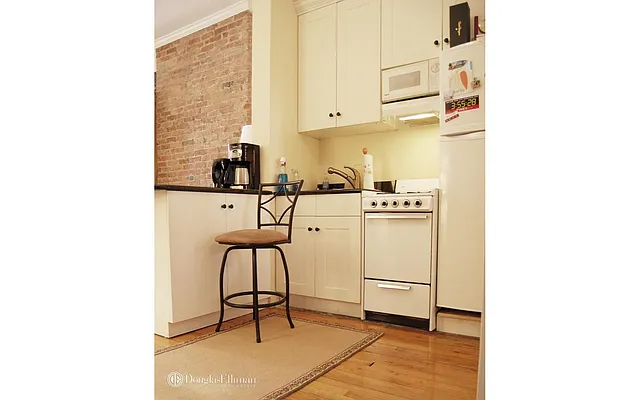 Rented by Douglas Elliman | media 19