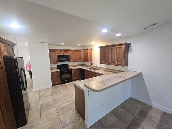 4th image of 205 167th St E